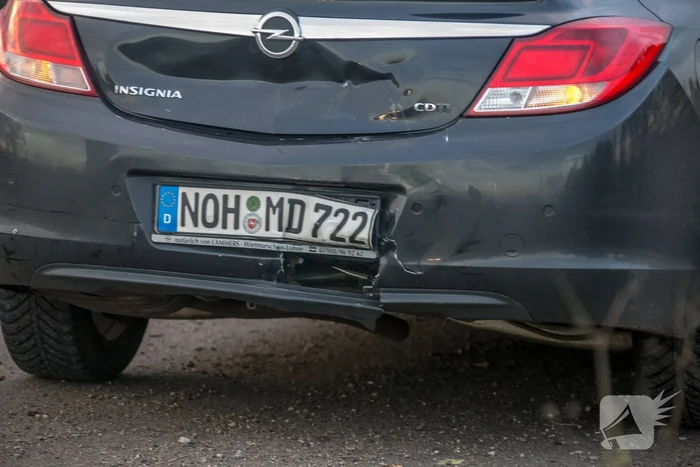 Bestelbus knalt op voorganger