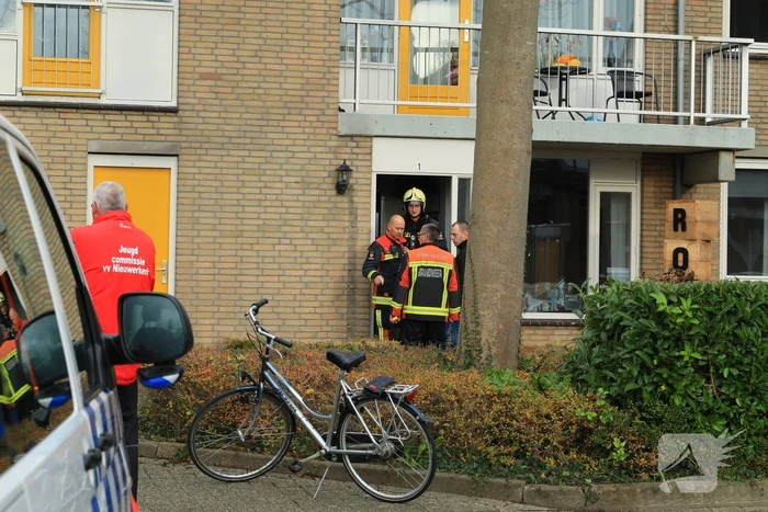 Bewoner en baby onwel bij vreemde lucht