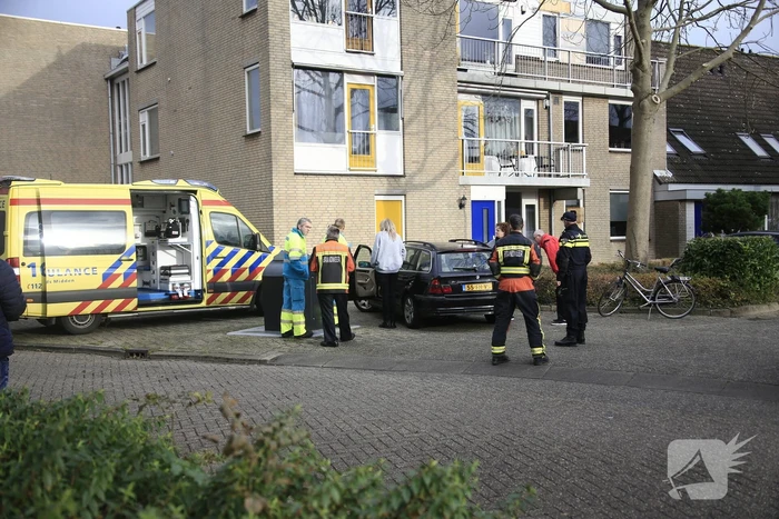 Bewoner en baby onwel bij vreemde lucht