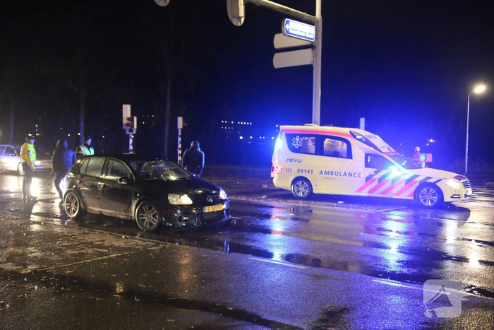 Maaltijdbezorger gewond na botsing met auto