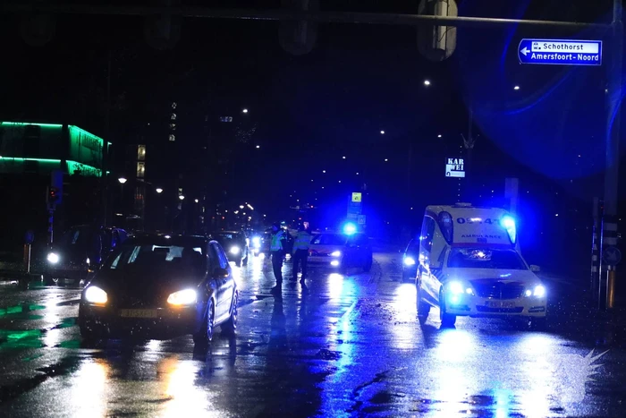 Maaltijdbezorger gewond na botsing met auto