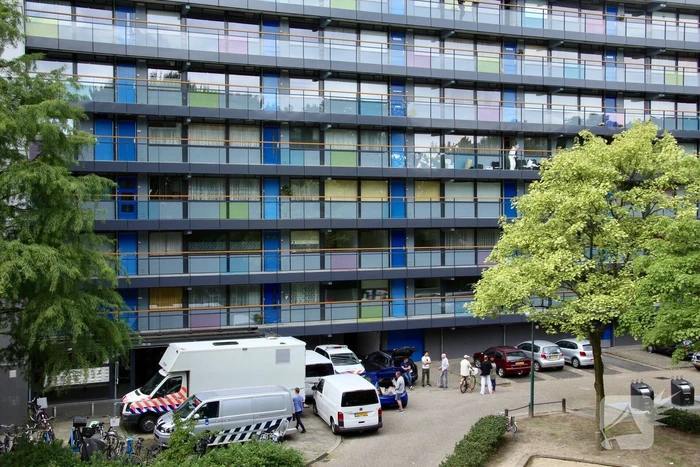 Dode man in flatwoning aangetroffen