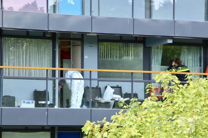 Dode man in flatwoning aangetroffen