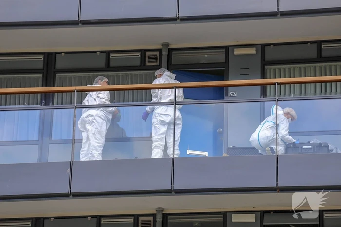 Dode man in flatwoning aangetroffen
