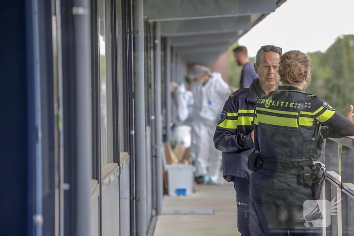 Dode man in flatwoning aangetroffen