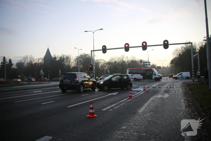 Bestuurder ernstig gewond bij aanrijding met stadsbus