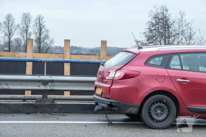 Drie voertuigen beschadigd bij kop-staartbotsing