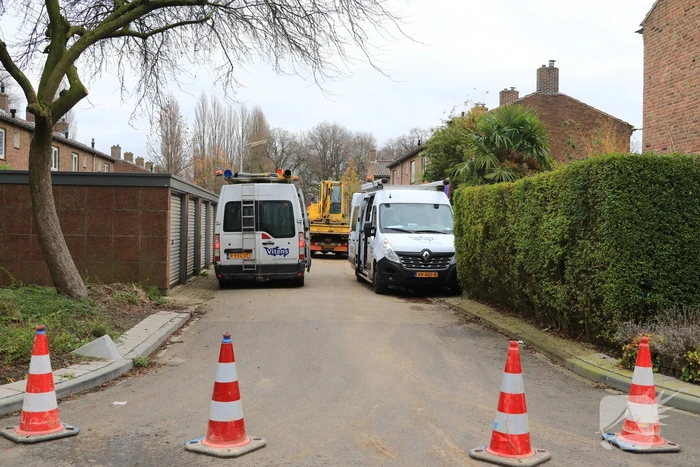 Straat afgezet door waterlekkage