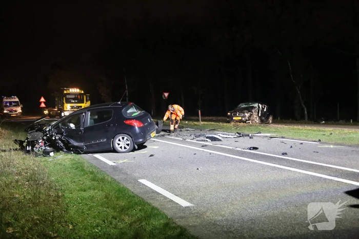 Enorme ravage na frontale aanrijding