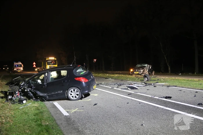 Enorme ravage na frontale aanrijding