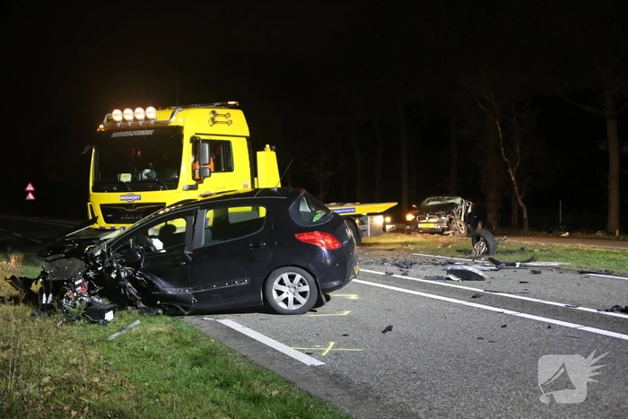 Enorme ravage na frontale aanrijding