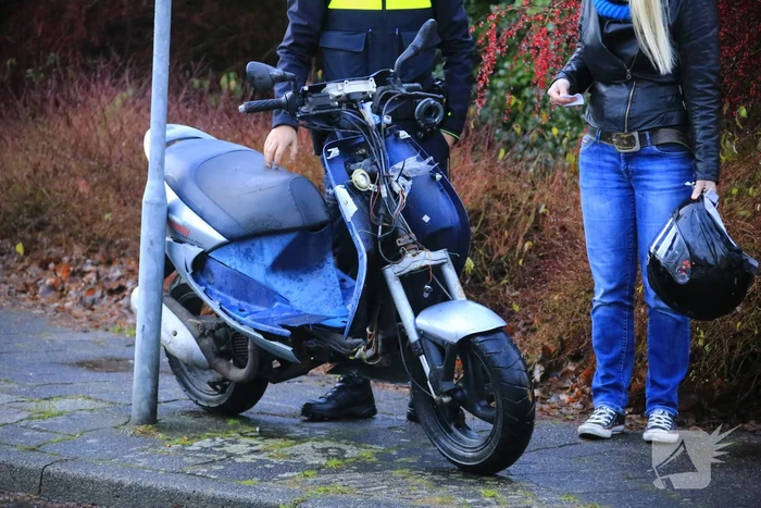 Brommerrijder aangereden door bestelbus