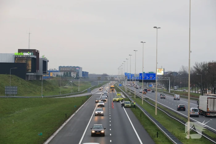 Rijstrook afgesloten na kop-staartbotsing