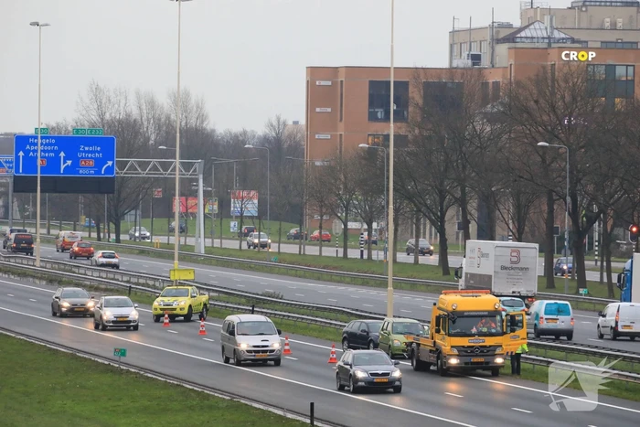 Rijstrook afgesloten na kop-staartbotsing