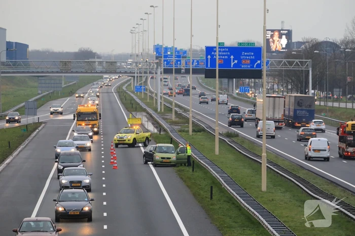 Rijstrook afgesloten na kop-staartbotsing