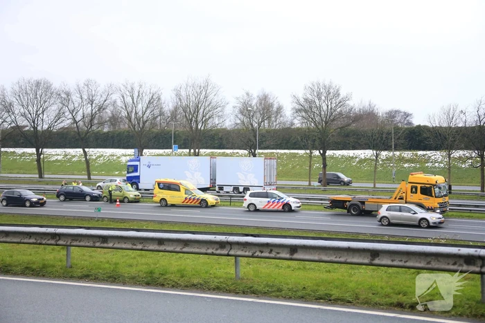 Rijstrook afgesloten na kop-staartbotsing