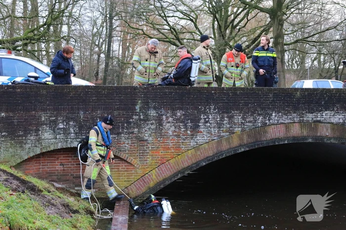 Duikers zoeken naar gedumpte sieraden na inbraak jonge (14) nep Kika-collectanten