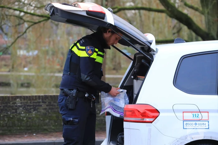 Duikers zoeken naar gedumpte sieraden na inbraak jonge (14) nep Kika-collectanten