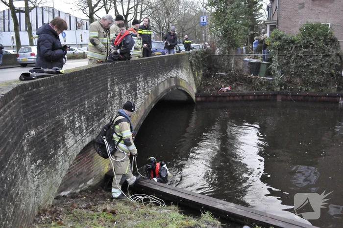Duikers zoeken naar gedumpte sieraden na inbraak jonge (14) nep Kika-collectanten