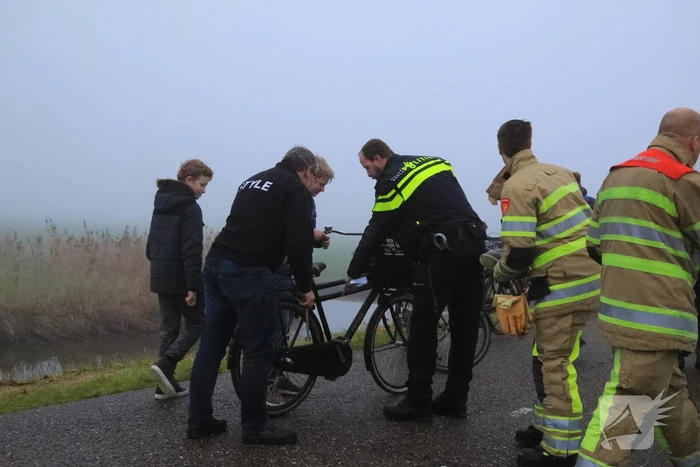 Jongen komt met voet vast te zitten tussen kettingkast en trapper