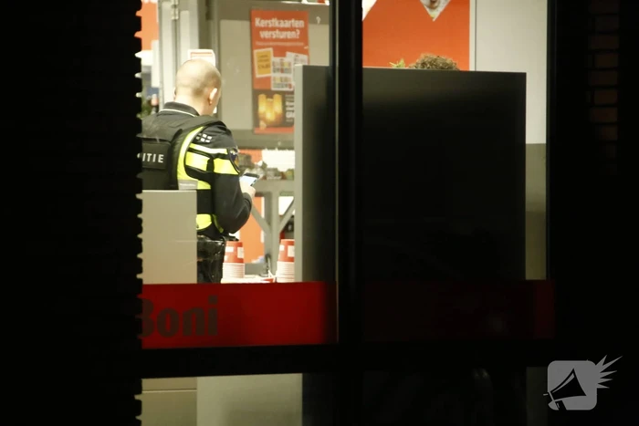 17-jarige kassamedewerker geslagen met wapen bij overval op Boni supermarkt