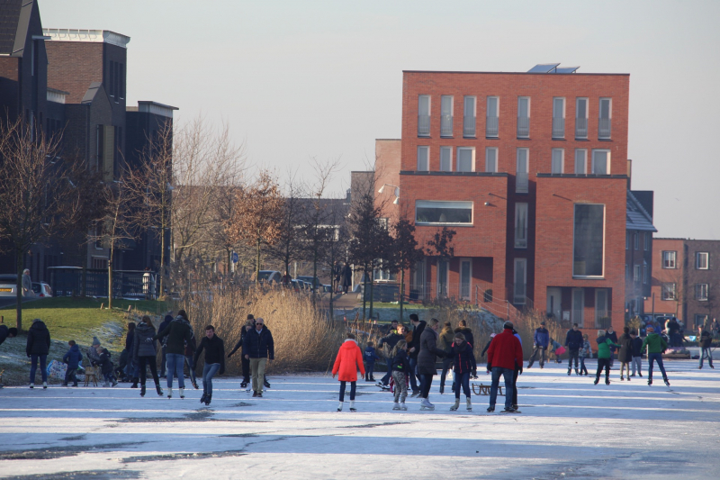 Veel schaatspret op de grachten van Vathorst