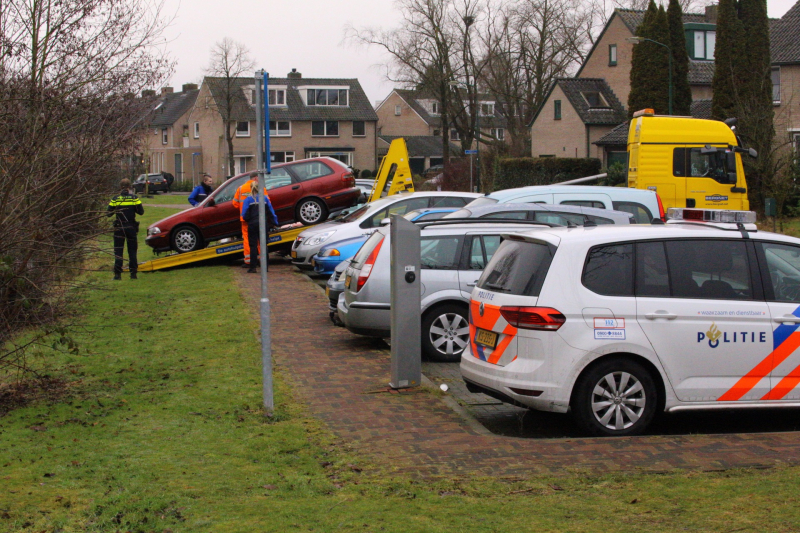 Auto te water geraakt tijdens parkeren