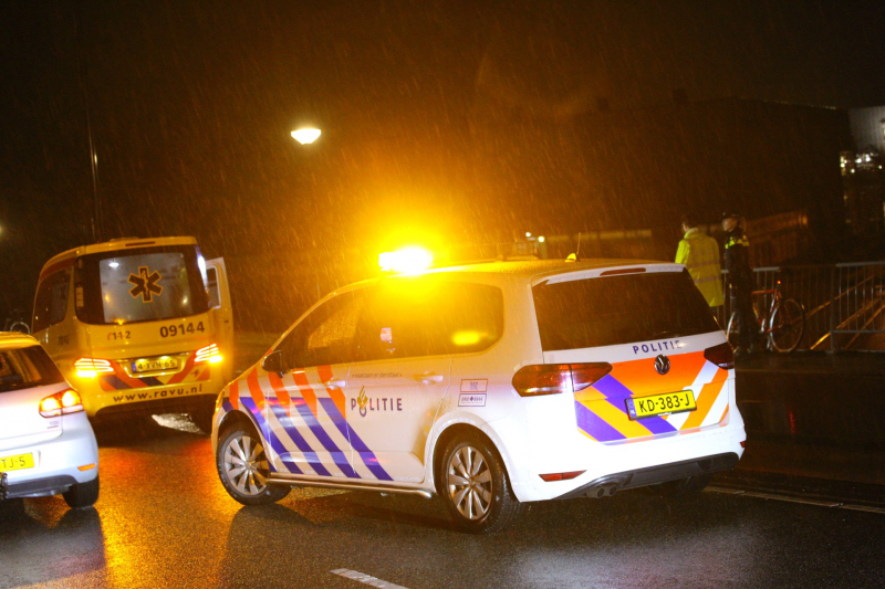 Maaltijdbezorger botst op wielrenner