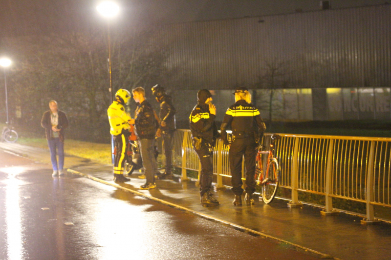 Maaltijdbezorger botst op wielrenner