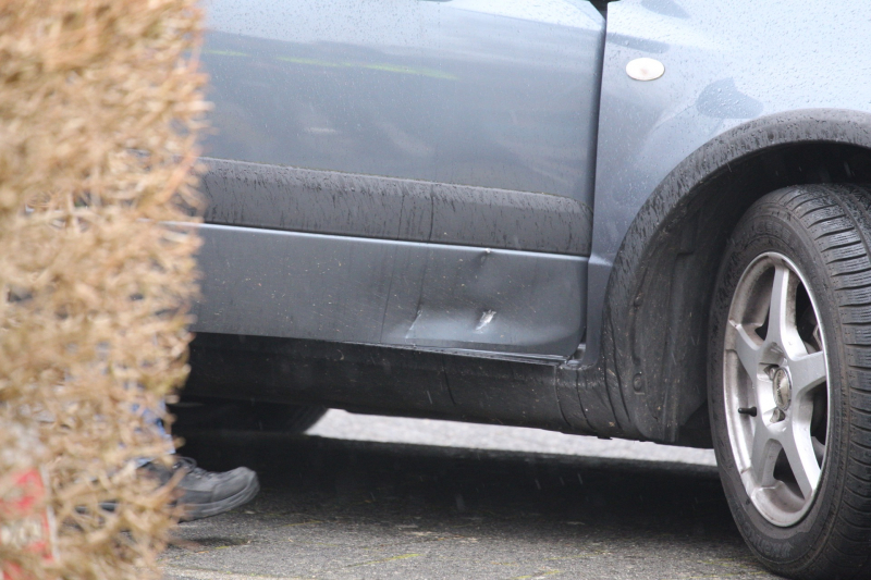 Automobilist ziet bromfiets over het hoofd