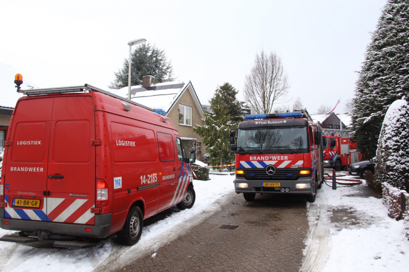 Veel rook bij uitslaande woningbrand