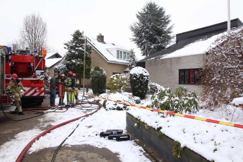 Veel rook bij uitslaande woningbrand