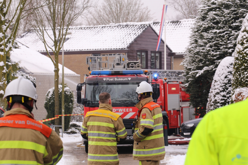 Veel rook bij uitslaande woningbrand