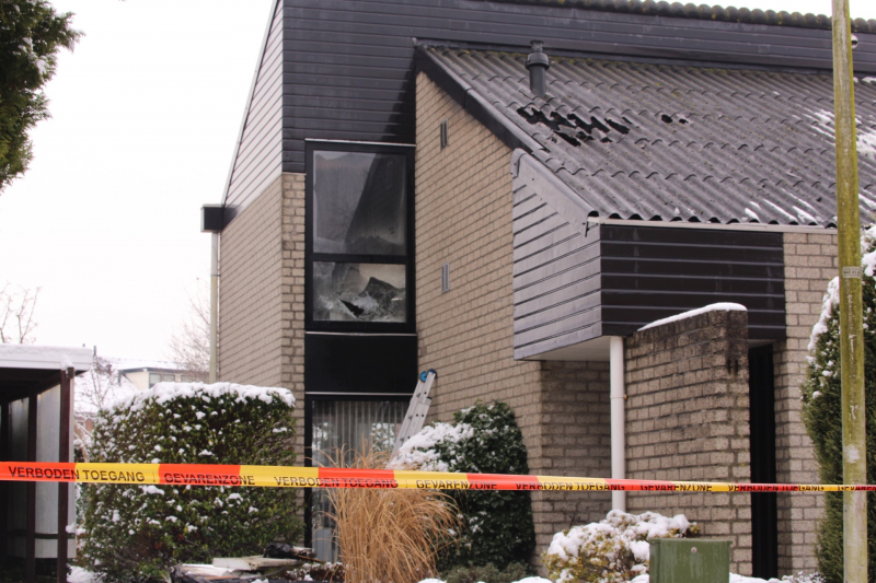 Veel rook bij uitslaande woningbrand