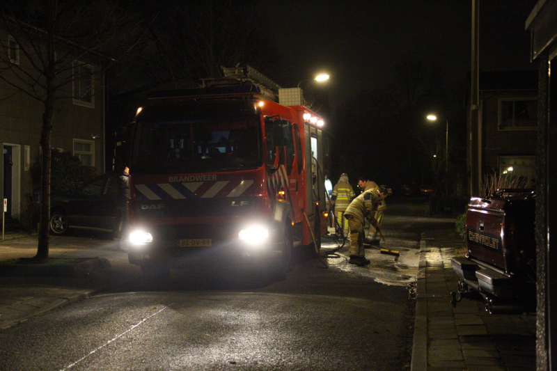 Weg bezaaid met liters olie