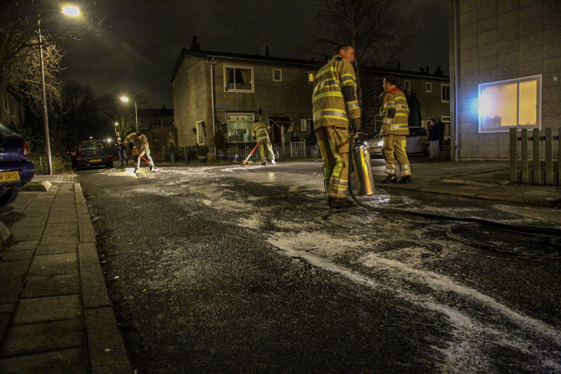 Weg bezaaid met liters olie