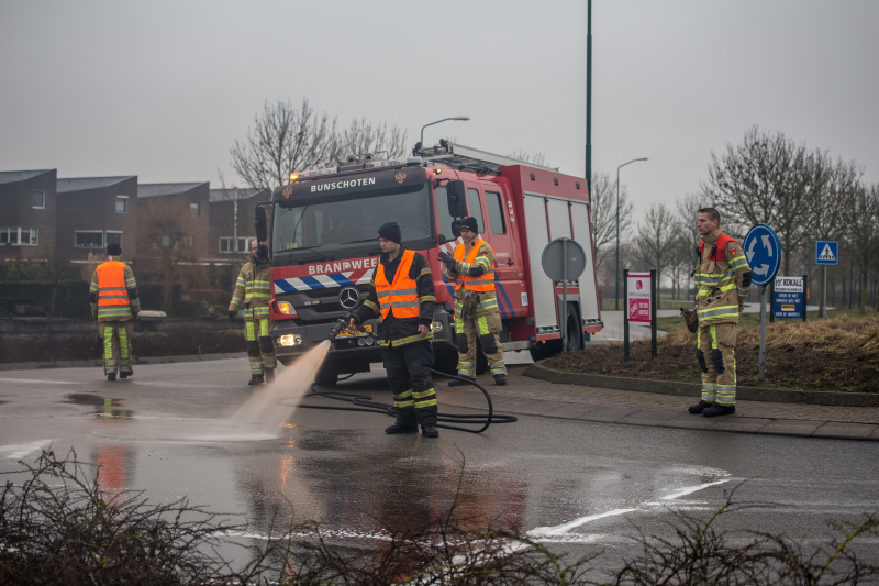 Vergeten tankdop zorgt voor vervuild wegdek