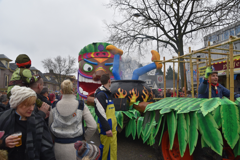 Drukke gezelligheid bij 41e carnavalsoptocht