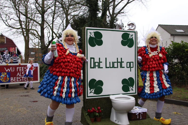Drukke gezelligheid bij 41e carnavalsoptocht