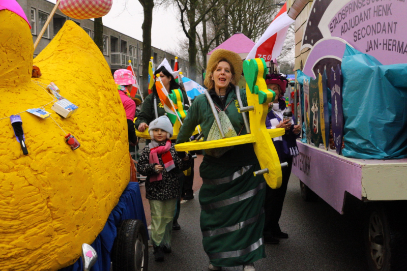 Drukke gezelligheid bij 41e carnavalsoptocht