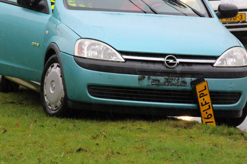 Automobilist botst met overstekende fietsster