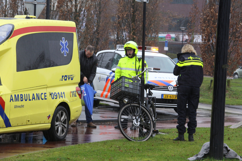 Automobilist botst met overstekende fietsster