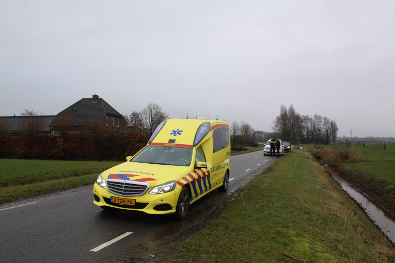 Automobilist rijdt snorscooter aan en slaat op de vlucht