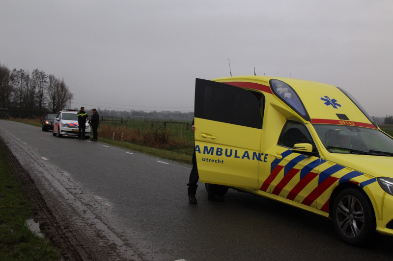 Automobilist rijdt snorscooter aan en slaat op de vlucht