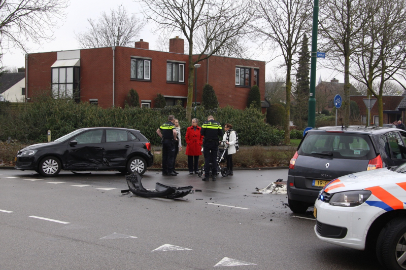 Flinke schade na botsing op kruising