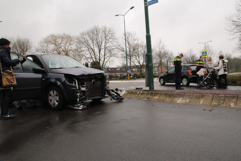 Flinke schade na botsing op kruising