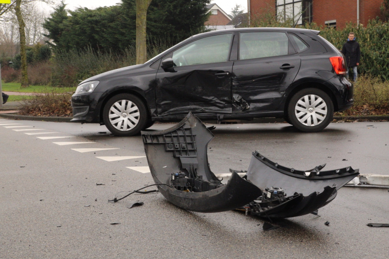 Flinke schade na botsing op kruising
