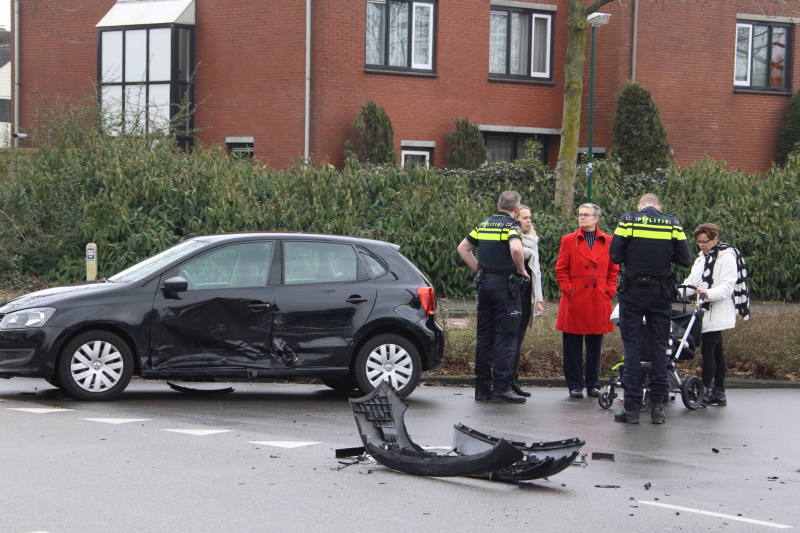 Flinke schade na botsing op kruising