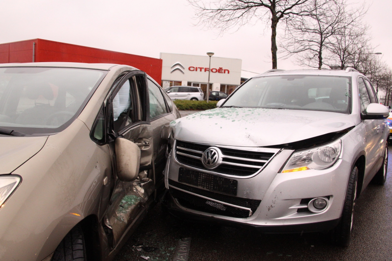 Veel schade na aanrijding