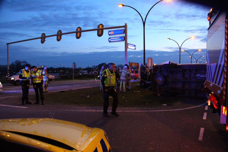 Dode en meerdere gewonden bij ernstig verkeersongeval